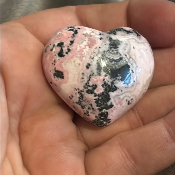 Peruvian Rhodonite heart - Picture 8 of 8